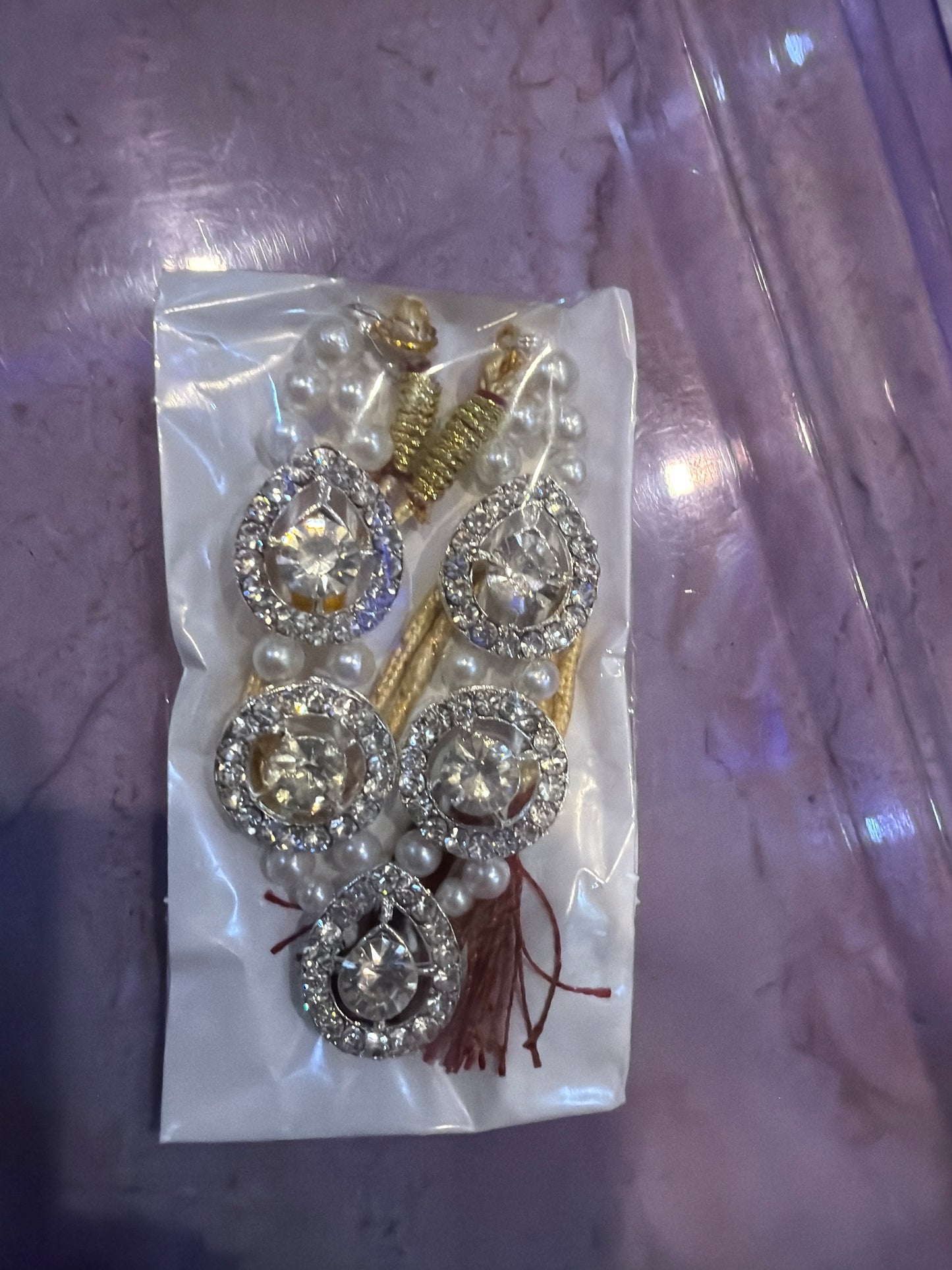 Round Dimond with White Perl Mala Jewellery For Shreenath Ji, Laddu Gopal & Shri Krishna, Radha (3 Inch Mala Size)